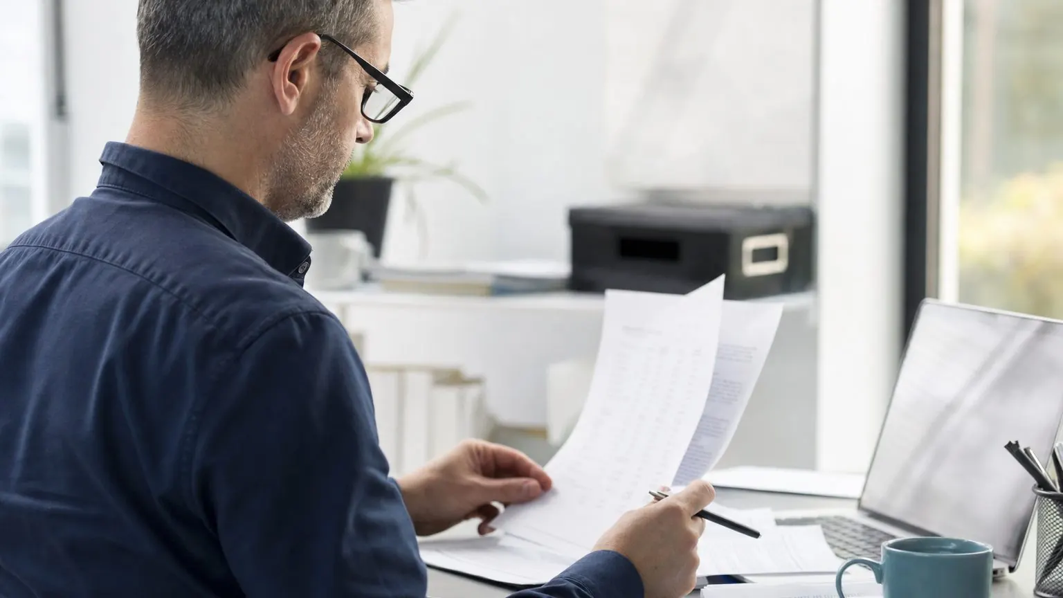 Reconversion professionnelle à 45 ans : professionnel senior consultant des documents